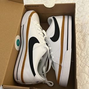 NIB Nike Court Legacy